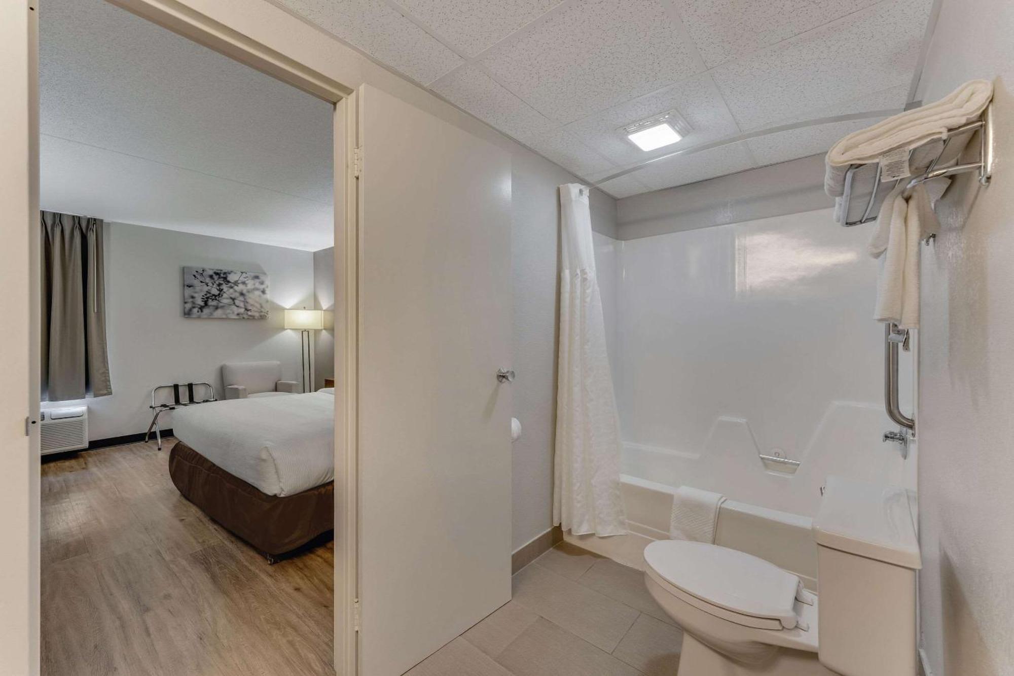 Quality Inn Істон Екстер'єр фото