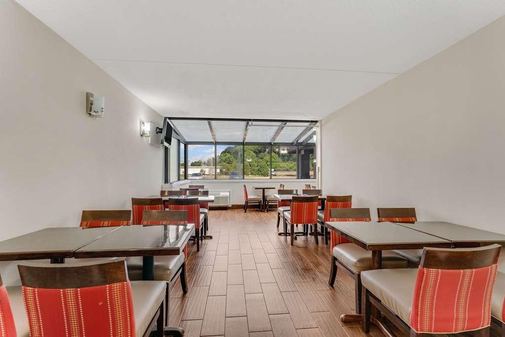 Quality Inn Істон Ресторан фото